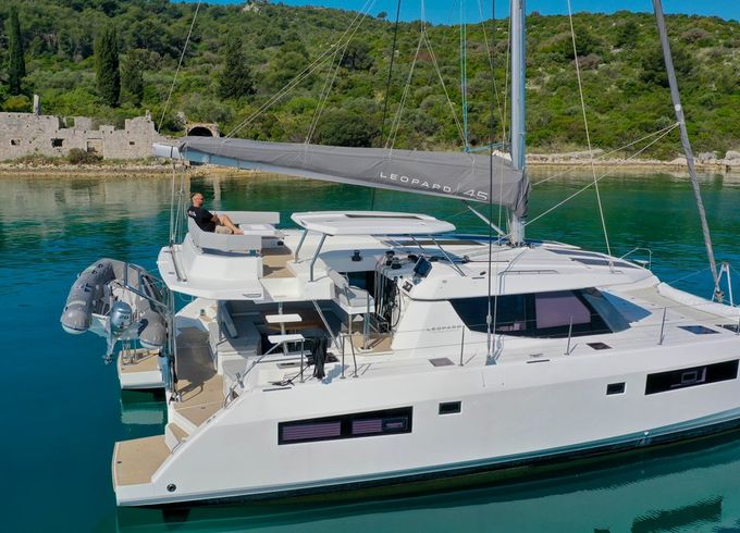Leopard Catamarans / Robertson & Caine Leopard 45