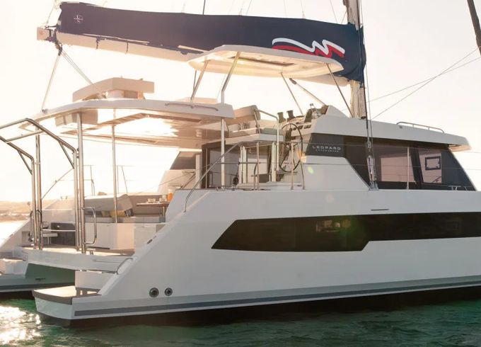 Leopard Catamarans Moorings 4200/3/3