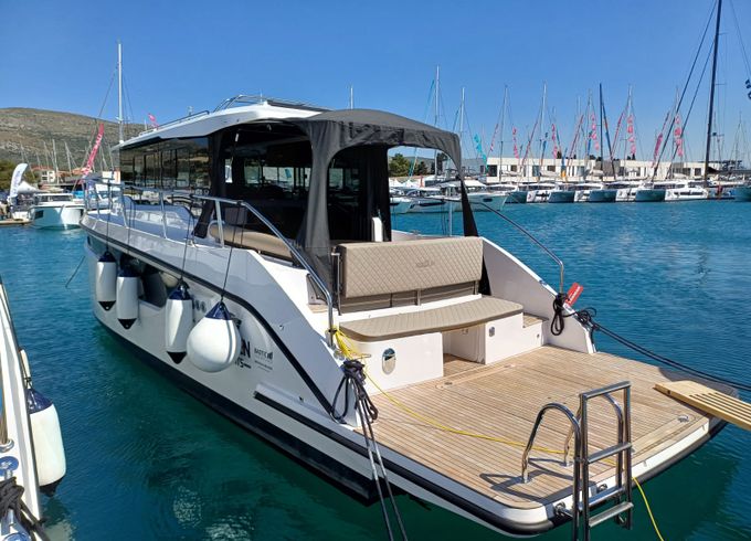 Nikhen Yachts Nikhen Aquasun 34 Sedan Lp