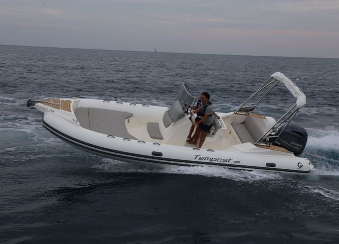 Cantiere Capelli Tempest 700 Open