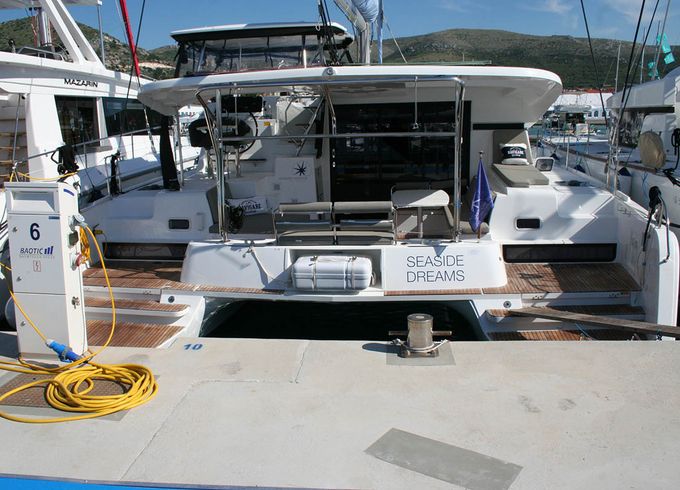 Lagoon 42