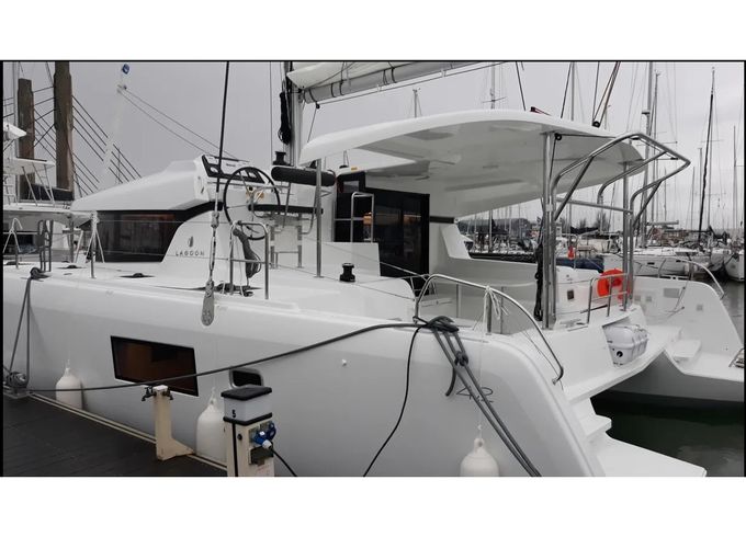 Lagoon 42