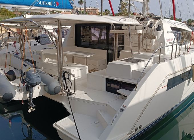 Leopard Catamarans / Robertson & Caine Leopard 40