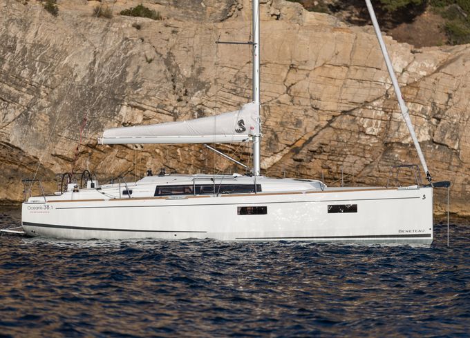 Beneteau Oceanis 38.1