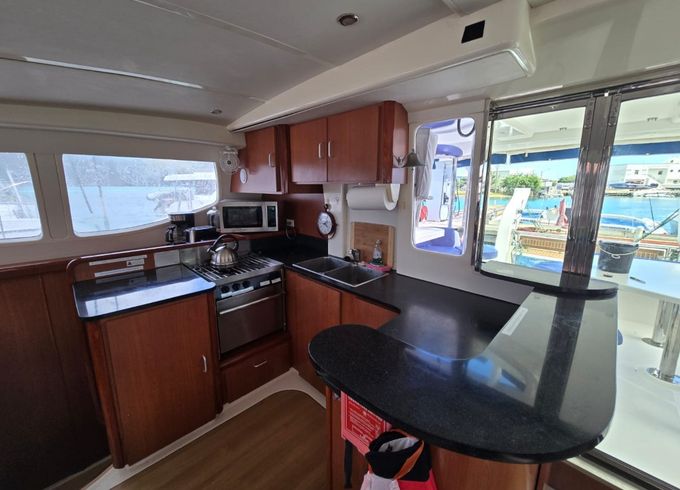 Leopard Catamarans / Robertson & Caine Leopard 46