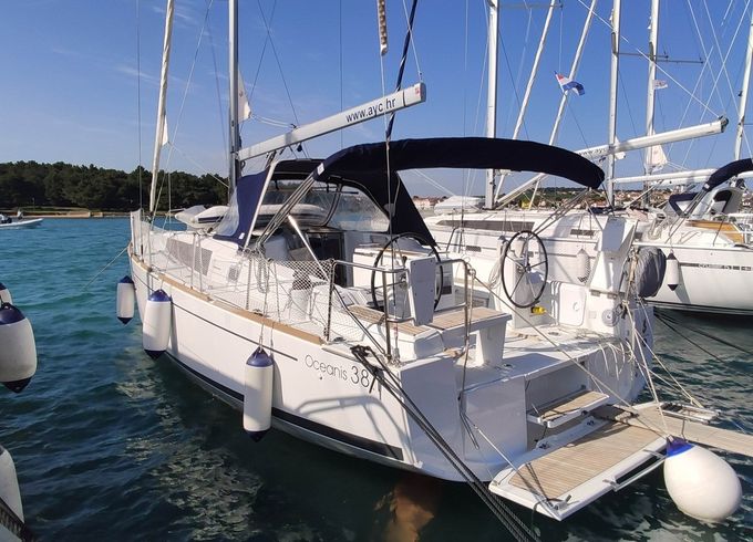 Beneteau Oceanis 38.1