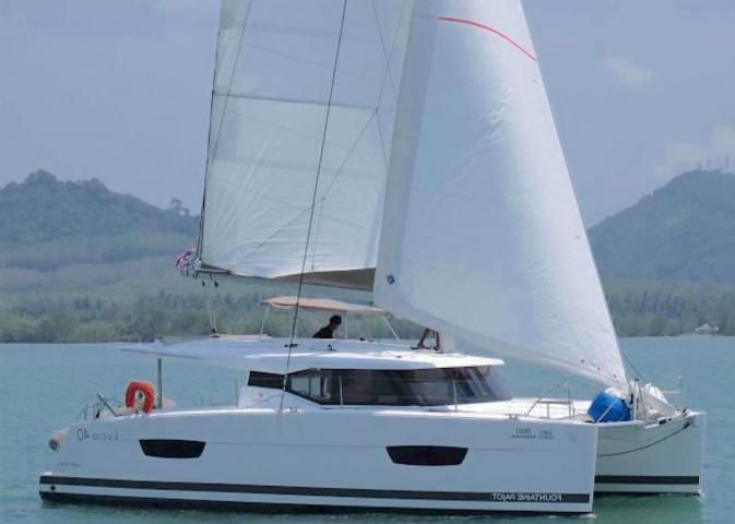 Fountaine Pajot Lucia 40