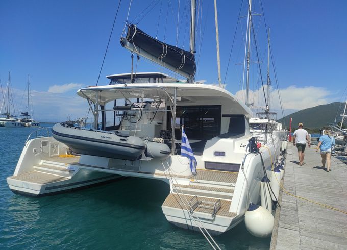 Lagoon 42