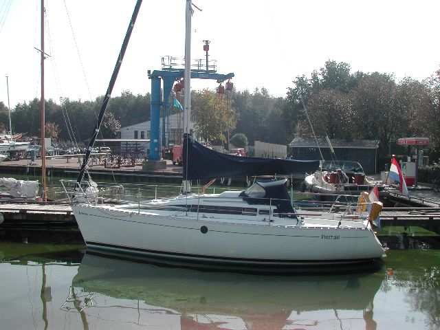 Beneteau First 285