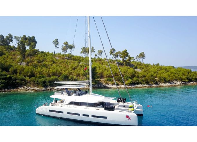 Lagoon Seventy 7
