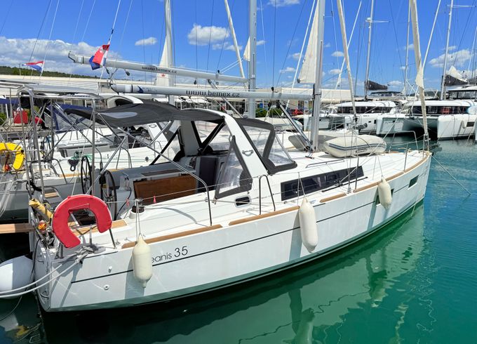 Beneteau Oceanis 35
