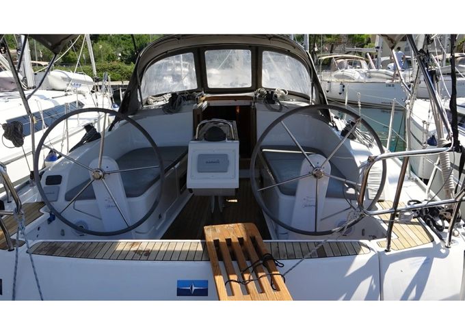 Bavaria Cruiser 37
