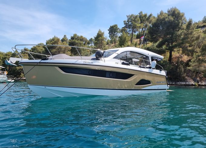 Sealine C390