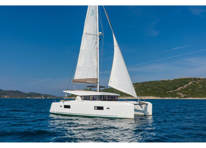 Lagoon 42 A/c & Gen