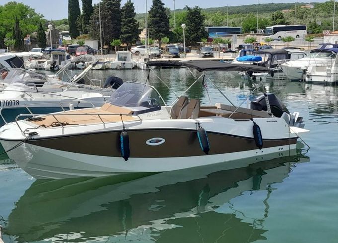 Quicksilver Activ 755 Sun Deck