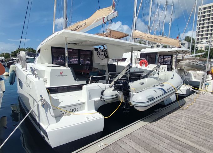 Fountaine Pajot Lucia 40