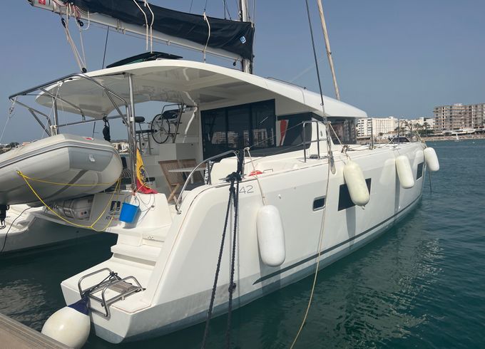Lagoon 42