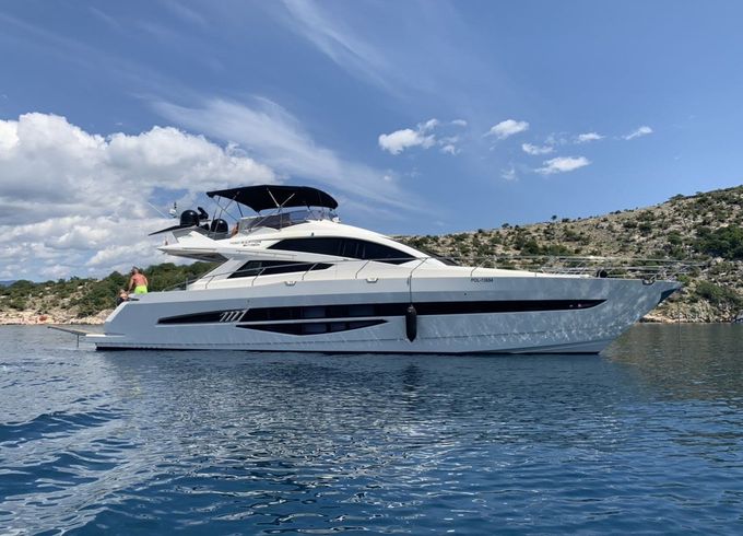 Galeon 700 Skydeck
