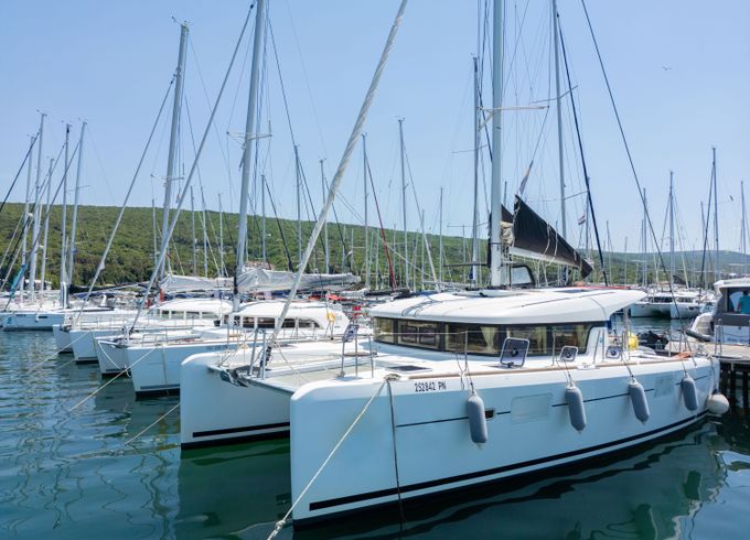 Lagoon 39