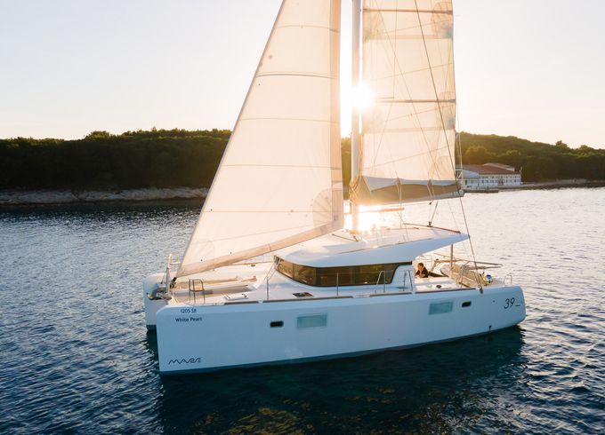 Lagoon 39