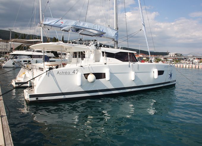 Fountaine Pajot Astrea 42