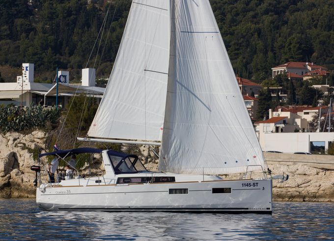 Beneteau Oceanis 35