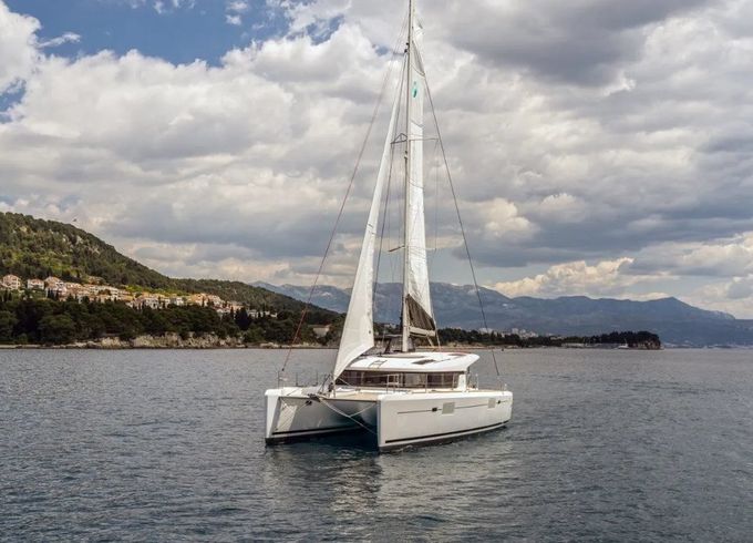 Lagoon 39