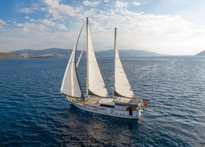 Lucky You Motorsailor