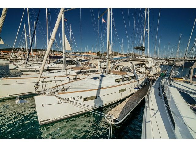Beneteau Oceanis 38