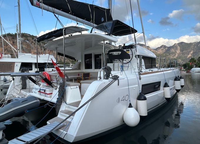Lagoon 40