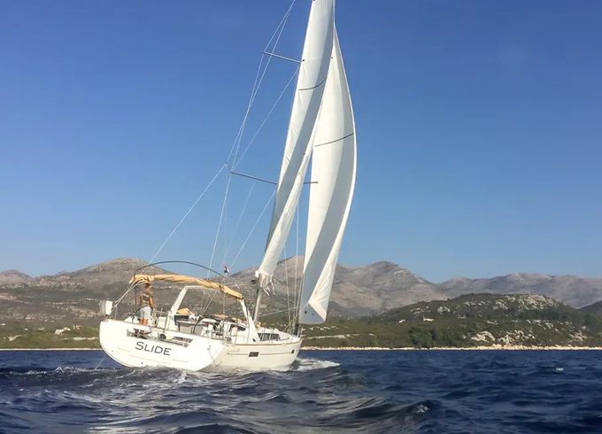 Beneteau Oceanis 45 (4 Cabins)