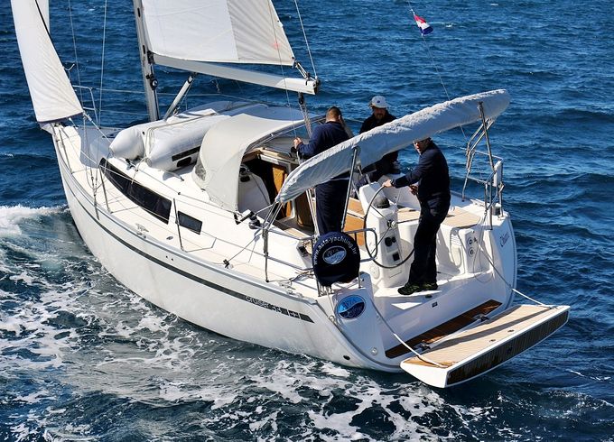 Bavaria Cruiser 33