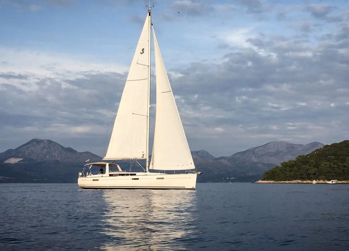 Beneteau Oceanis 45 (4 Cabins)