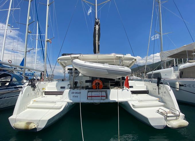Lagoon 42