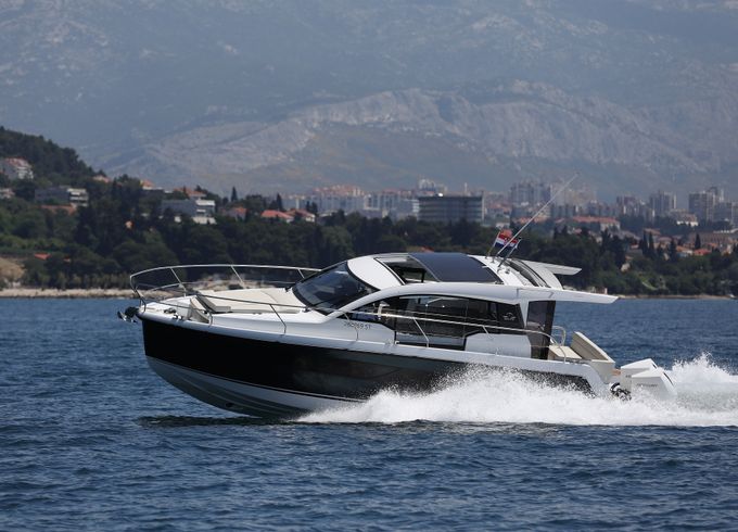 Sealine C335v