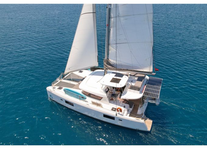 Lagoon 42
