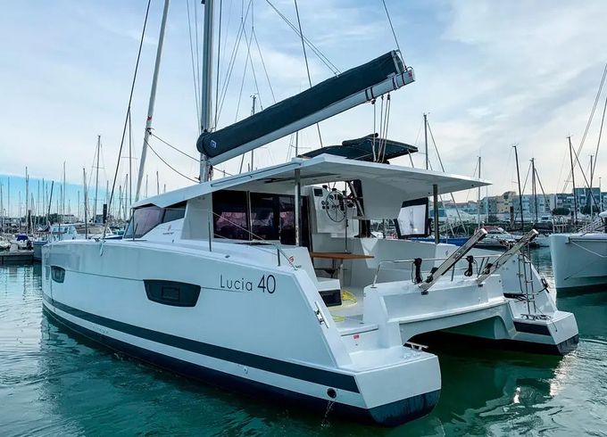 Fountaine Pajot Lucia 40