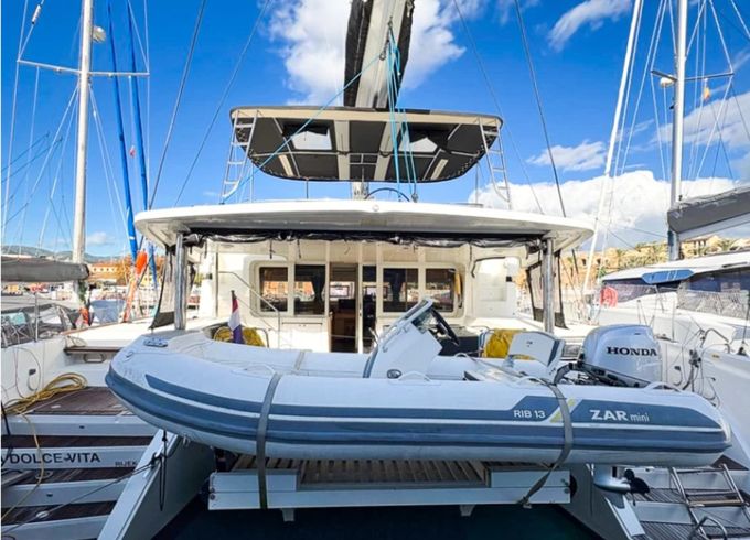 Lagoon 52