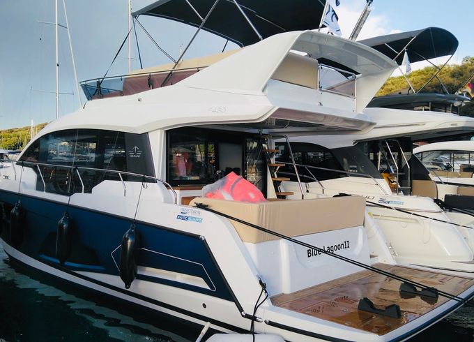 Sealine F430