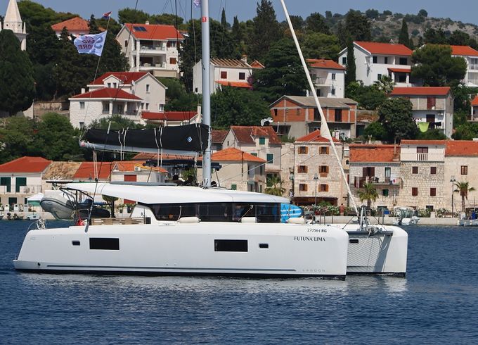 Lagoon 42