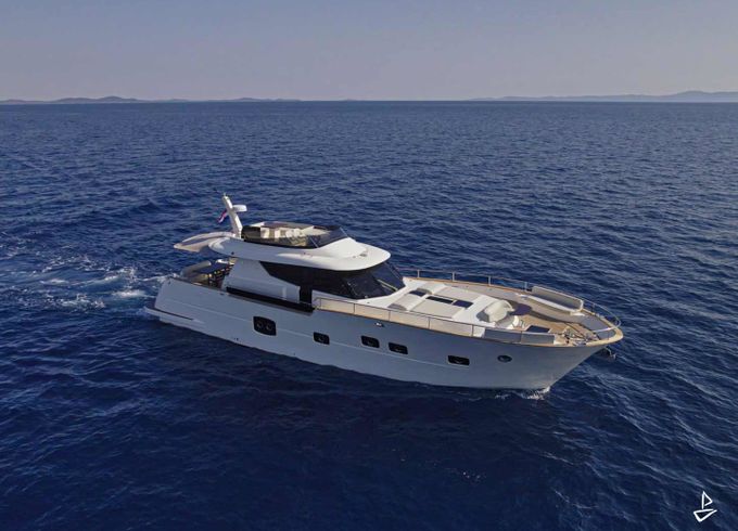 Monachus 70 Fly