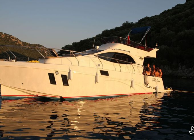 Custom Made Motoryacht