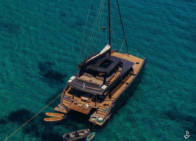 Moon Yacht 65