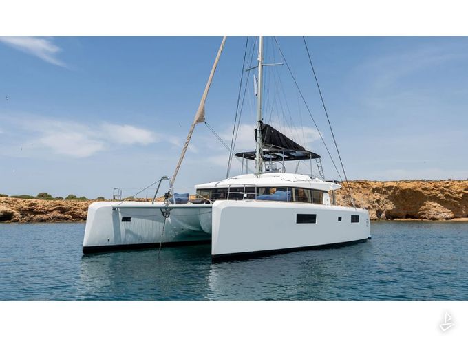 Lagoon 52