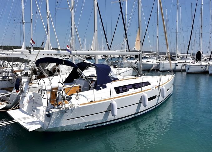 Dufour 382