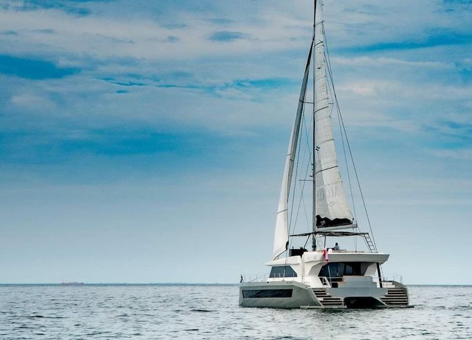 Moon Yacht 65