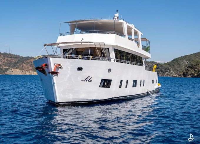 Custom Made Motoryacht