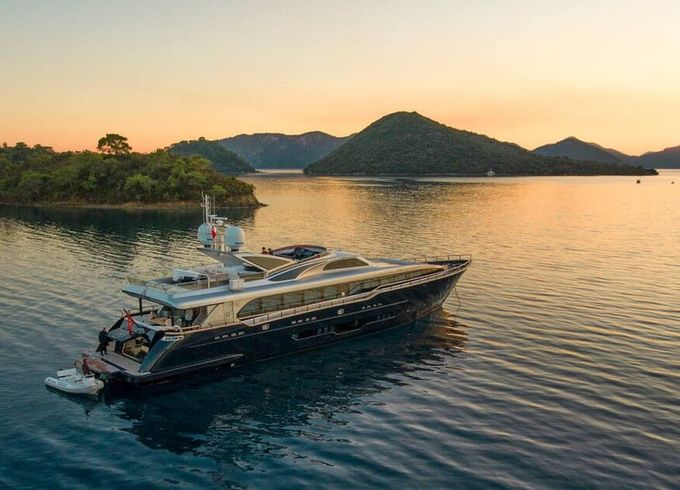Custom Made Motoryacht