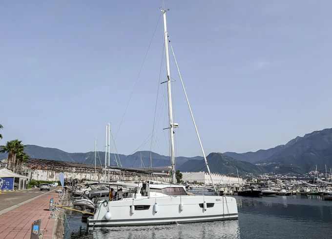 Fountaine Pajot Astrea 42