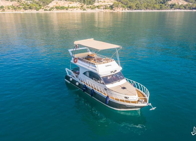 Custom Made Motoryacht